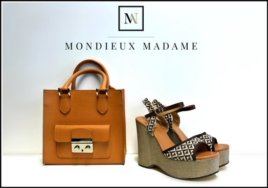 Sandalen met sleehak 39 euro